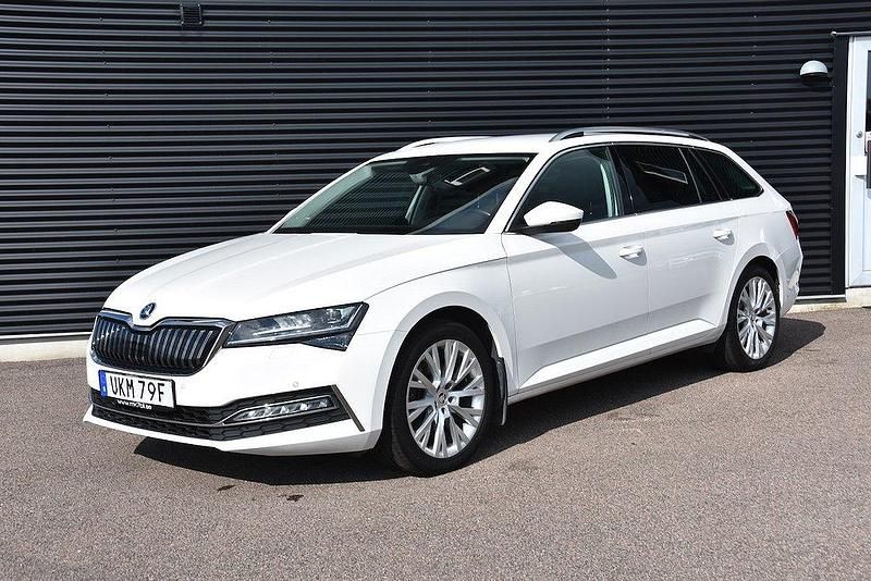 Vit Begagnad 2021 Skoda Superb Business Line Kombi | 249 900 kr (Bra pris) - Bild 1/4