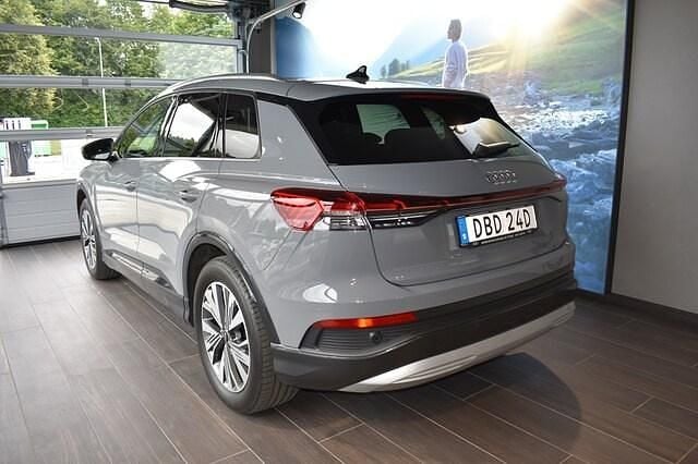 Begagnad Audi Q4 e-tron Advanced 150 kW (204 HK) 2022 Grå SUV