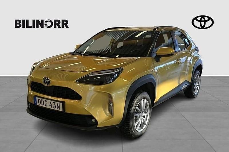 Begagnad Toyota Yaris Hybrid Active 117 HK (86 kW) 2023 Gul