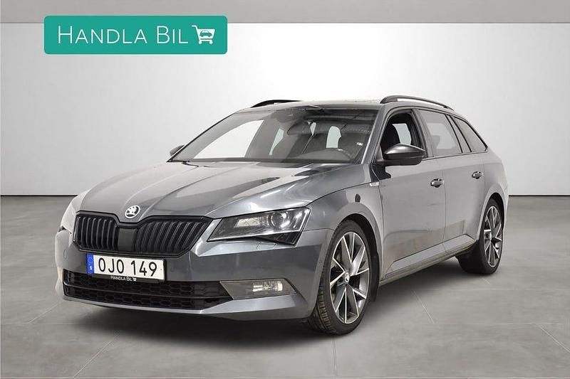 Grå Begagnad 2016 Skoda Superb SportLine Kombi | 214 900 kr (Dyr) - Bild 1/4