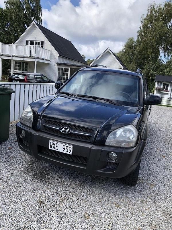 Svart Begagnad 2005 Hyundai Tucson SUV | 24 500 kr (Marknadspris) - Bild 1/4