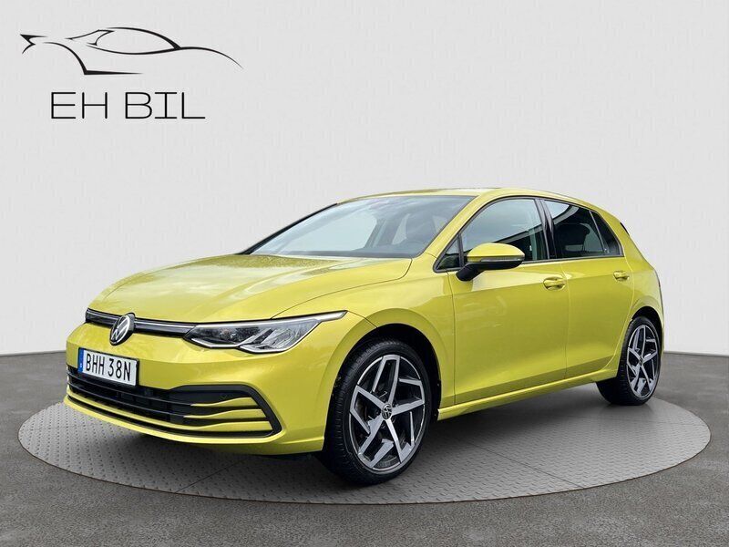 Gul Begagnad 2022 VW Golf VIII Halvkombi | 249 900 kr (Marknadspris) - Bild 1/4