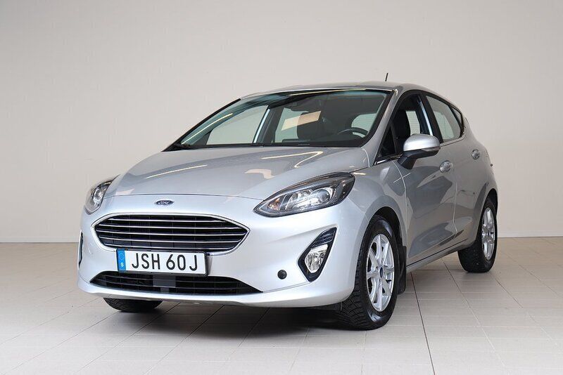 Grå Begagnad 2021 Ford Fiesta Titanium Halvkombi | 159 900 kr (Marknadspris) - Bild 1/4