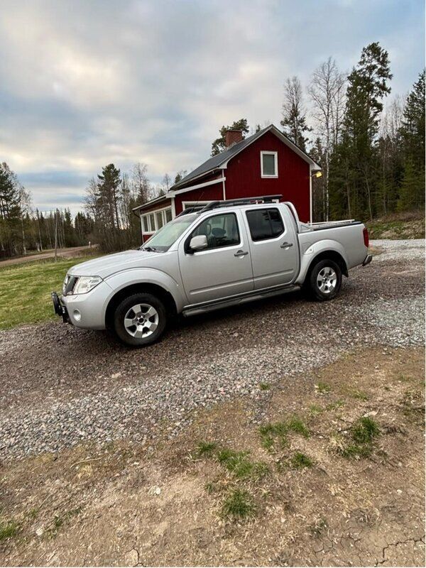 Silver Begagnad 2015 Nissan Navara Pickup | 145 000 kr (Bra pris) - Bild 1/4