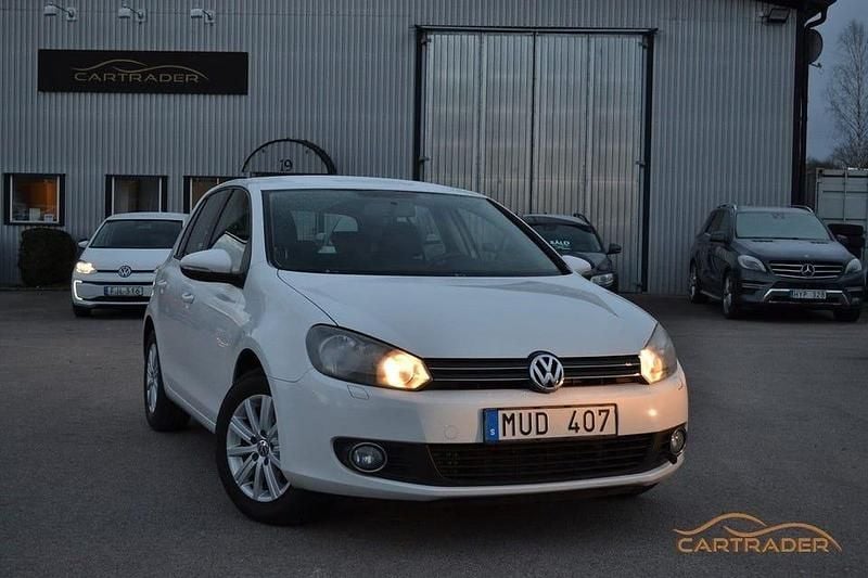 Vit Begagnad 2013 VW Golf VII Halvkombi | 74 900 kr (Bra pris) - Bild 1/4