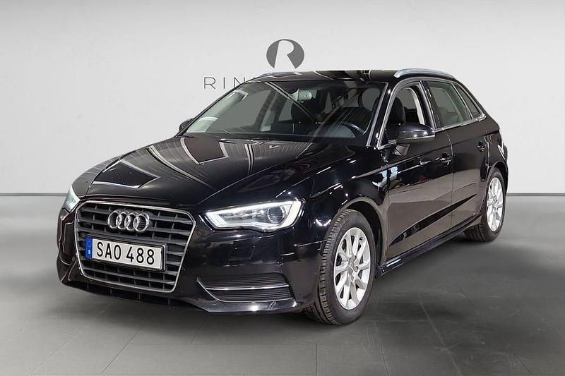 Svart Begagnad 2015 Audi A3 Sportback Attraction Halvkombi | 119 900 kr (Marknadspris) - Bild 1/4