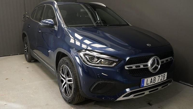 Begagnad Mercedes GLA200 163 HK (119 kW) 2021 Blå SUV