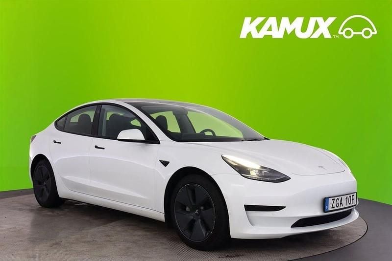 Vit Begagnad 2022 Tesla Model 3 Standard Range Sedan | 279 800 kr (Bra pris) - Bild 1/4