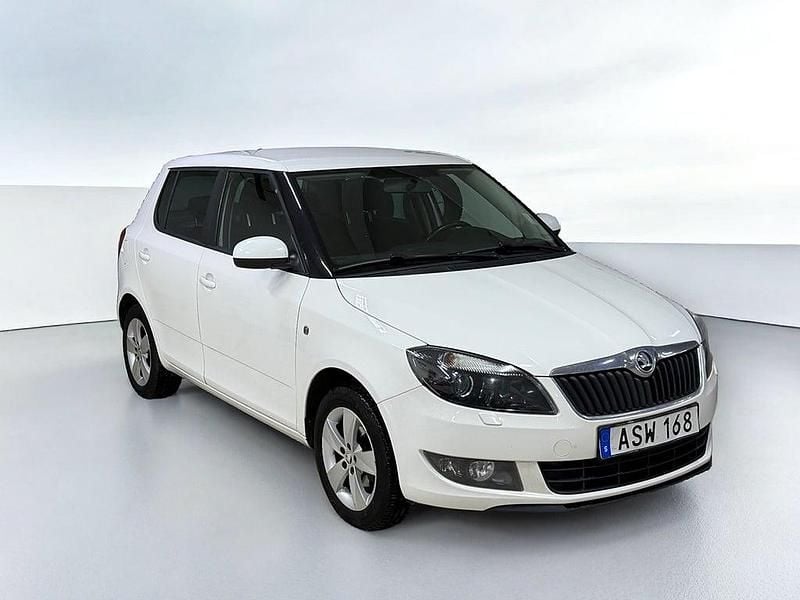 Begagnad Skoda Fabia Ambiente 86 HK (63 kW) 2014 Vit Halvkombi