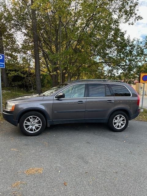 Brun Begagnad 2006 Volvo XC90 SUV | 67 900 kr (Superpris) - Bild 1/4