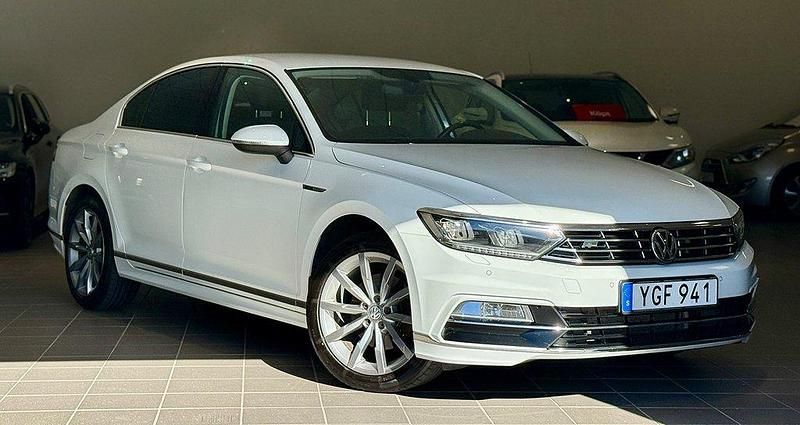 Vit (pure white) Begagnad 2016 VW Passat GT Sedan | 189 900 kr (Marknadspris) - Bild 1/4
