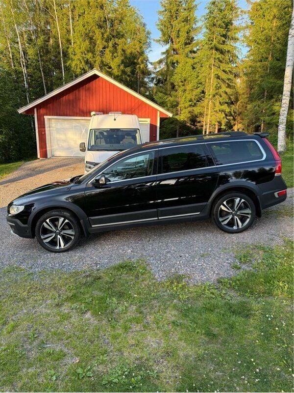Svart Begagnad 2016 Volvo XC70 Momentum SUV | 227 500 kr (Marknadspris) - Bild 1/4