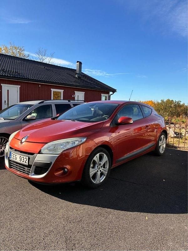 Orange Begagnad 2009 Renault Mégane Coupé Sportkupé | 55 000 kr - Bild 1/4