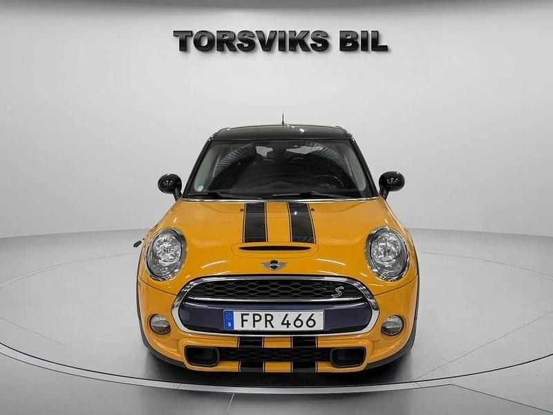 Orange Begagnad 2015 Mini Cooper S Halvkombi | 149 900 kr (Bra pris) - Bild 1/4