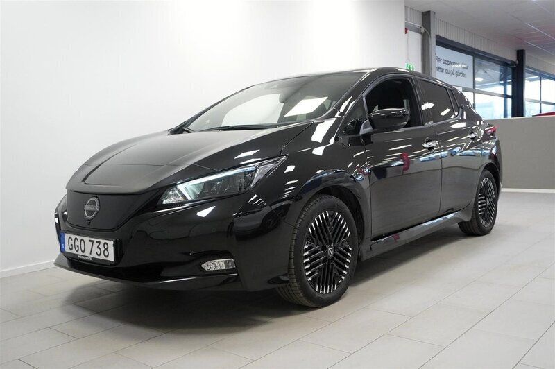 Svart Begagnad 2023 Nissan Leaf 360º Halvkombi | 208 800 kr (Marknadspris) - Bild 1/4