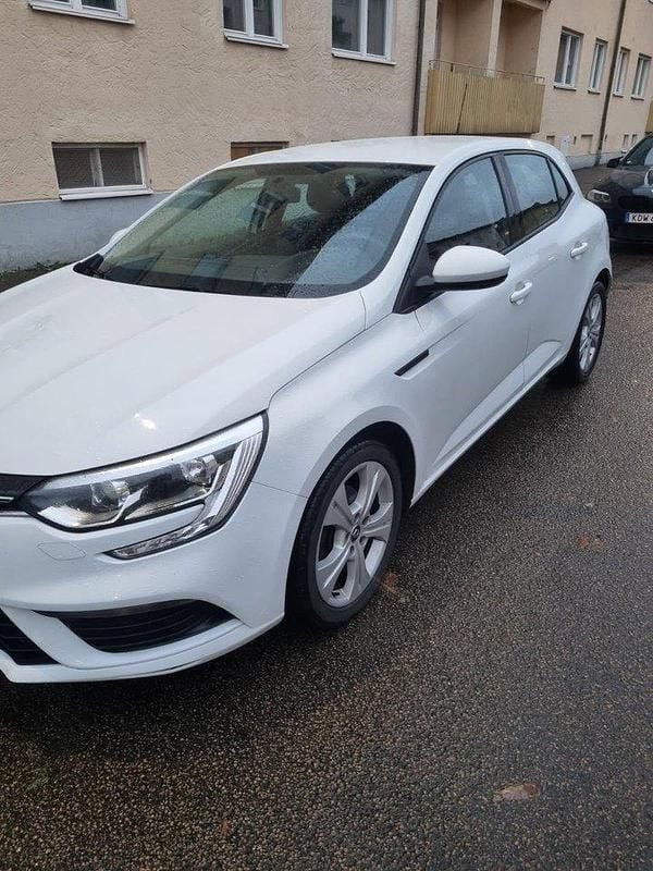 Vit Begagnad 2017 Renault Mégane IV Halvkombi | 90 000 kr (Bra pris) - Bild 1/4