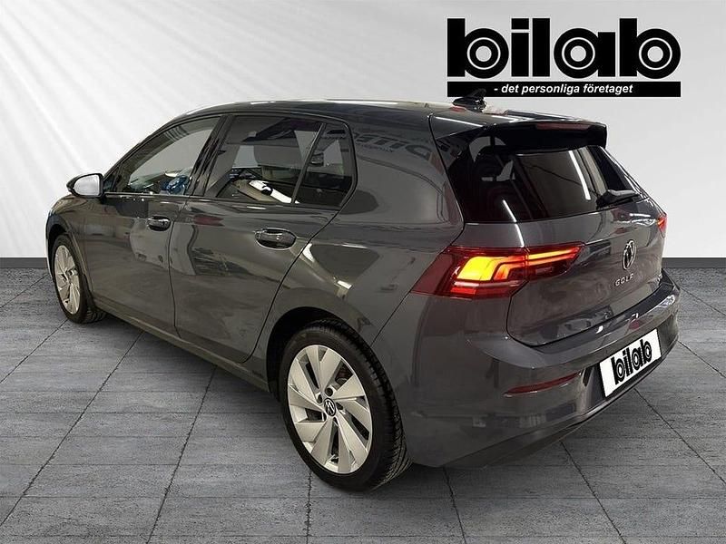 Begagnad VW Golf VIII Life 150 HK (110 kW) 2024 Mörkgrå Halvkombi