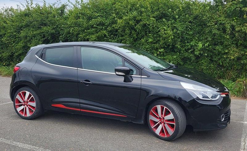 Svart Begagnad 2016 Renault Clio IV Halvkombi | 64 900 kr (Bra pris) - Bild 1/4