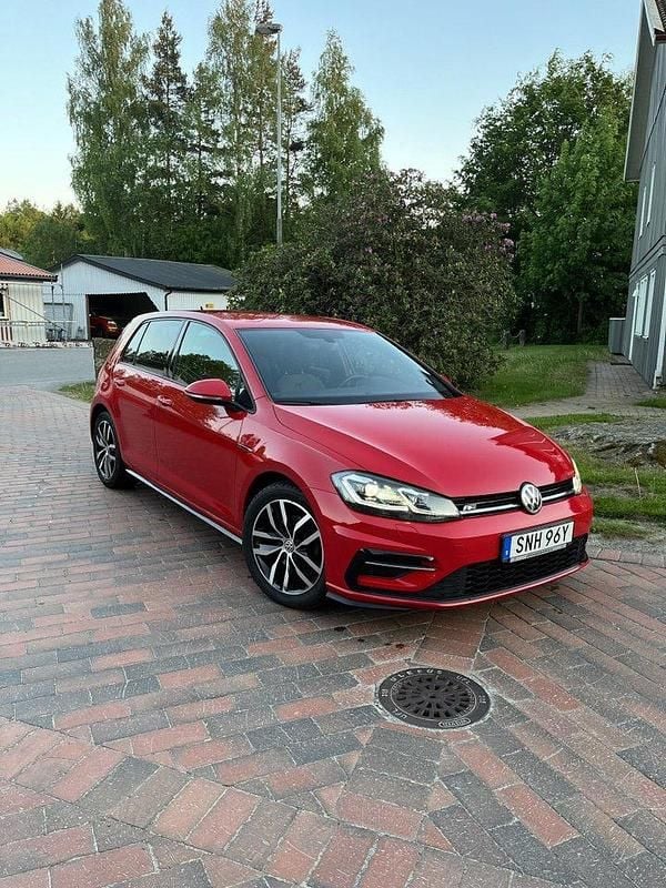 Röd Begagnad 2019 VW Golf VII GT Halvkombi | 215 900 kr (Marknadspris) - Bild 1/4