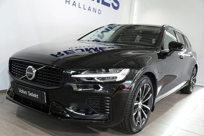 Begagnad Volvo V60 Plus 355 HK (261 kW) 2025 Svart Kombi