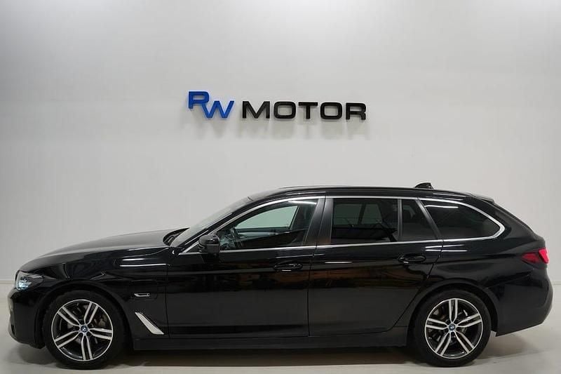 Begagnad BMW 530 292 HK (214 kW) 2023 Svart Kombi
