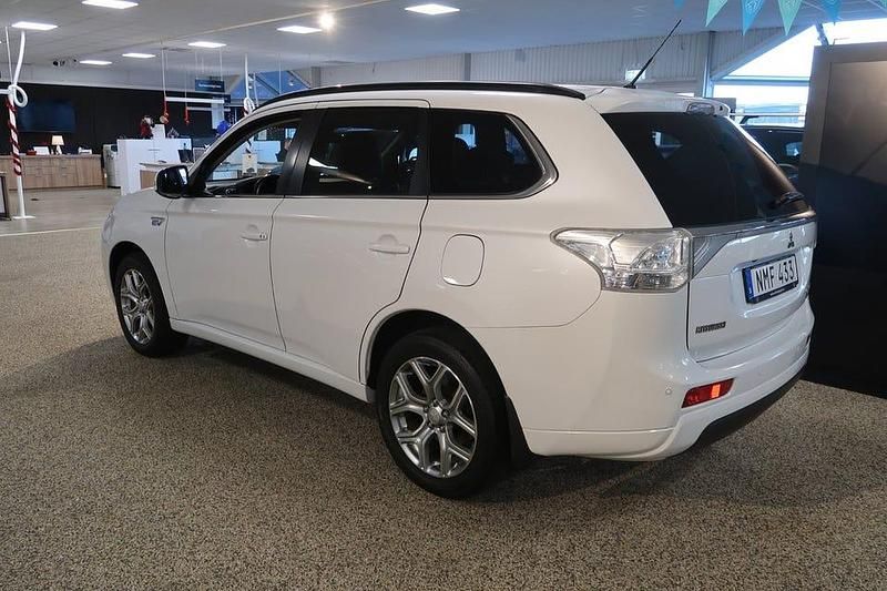 Begagnad Mitsubishi Outlander 203 HK (149 kW) 2014 Vit SUV