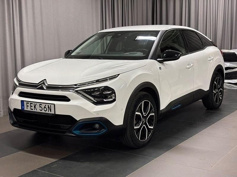 Vit Begagnad 2022 Citroën e-C4 Shine Halvkombi | 169 900 kr (Bra pris) - Bild 1/4