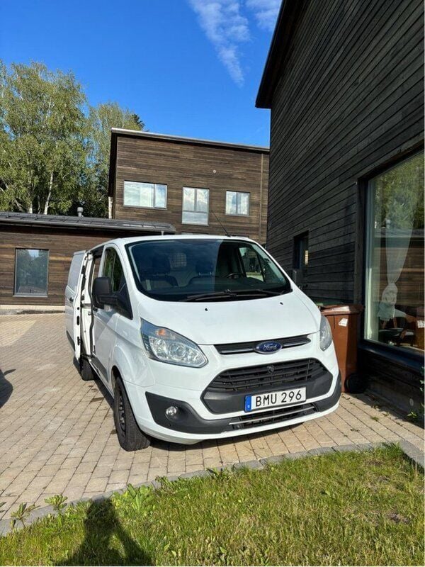 Vit Begagnad 2017 Ford Transit Custom | 119 000 kr (Bra pris) - Bild 1/4