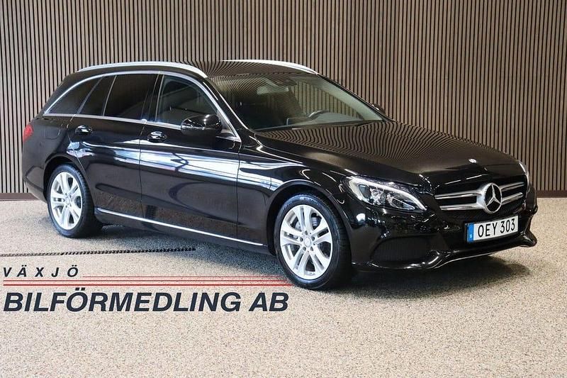 Svart (svartmetallic) Begagnad 2016 Mercedes C200 Avantgarde Kombi | 208 900 kr (Marknadspris) - Bild 1/4