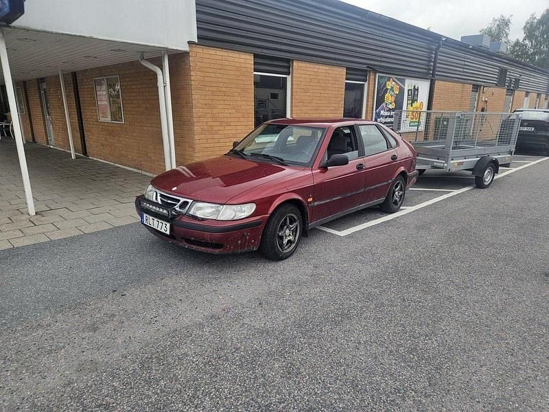 Röd Begagnad 2000 Saab 9-3 Halvkombi | 12 900 kr (Marknadspris) - Bild 1/1
