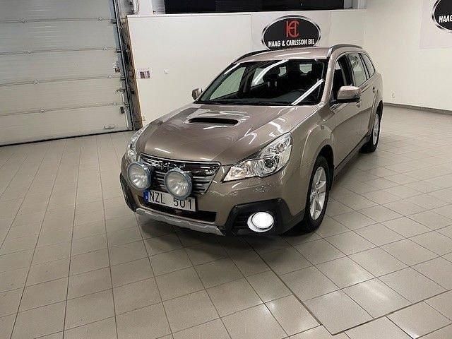 Ljusbrun Begagnad 2013 Subaru Outback SUV | 99 000 kr (Marknadspris) - Bild 1/4