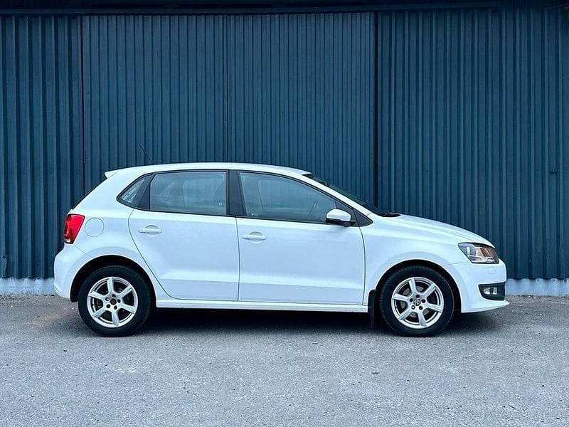 Begagnad VW Polo Comfortline 90 HK (66 kW) 2010 Vit Halvkombi