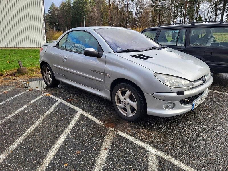 Grå Begagnad 2004 Peugeot 206 CC Cab | 12 500 kr (Bra pris) - Bild 1/3
