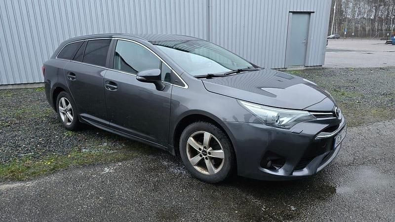 Begagnad 2016 Toyota Avensis Kombi | 125 000 kr (Bra pris) - Bild 1/4