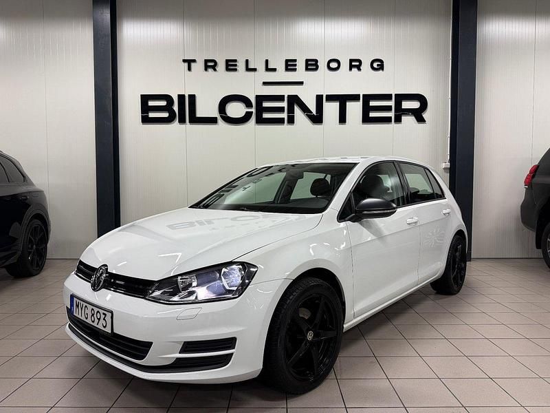 Vit Begagnad 2016 VW Golf VII Halvkombi | 119 900 kr (Marknadspris) - Bild 1/4