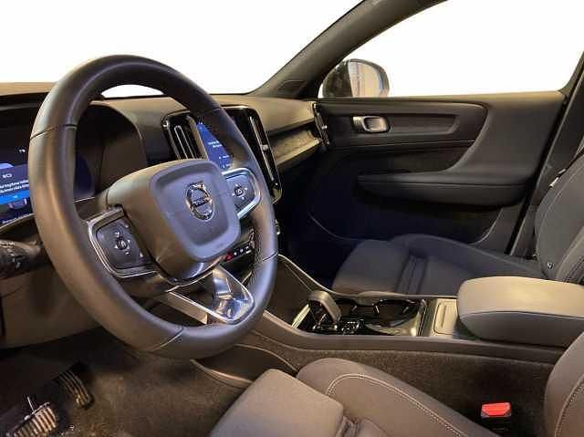 Begagnad Volvo C40 Core 172 kW (234 HK) 2023 Svart SUV