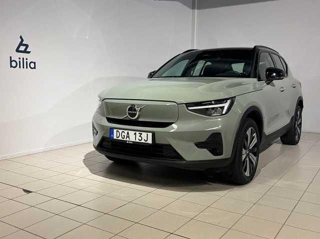 Grön Begagnad 2022 Volvo XC40 Core SUV | 334 900 kr - Bild 1/4