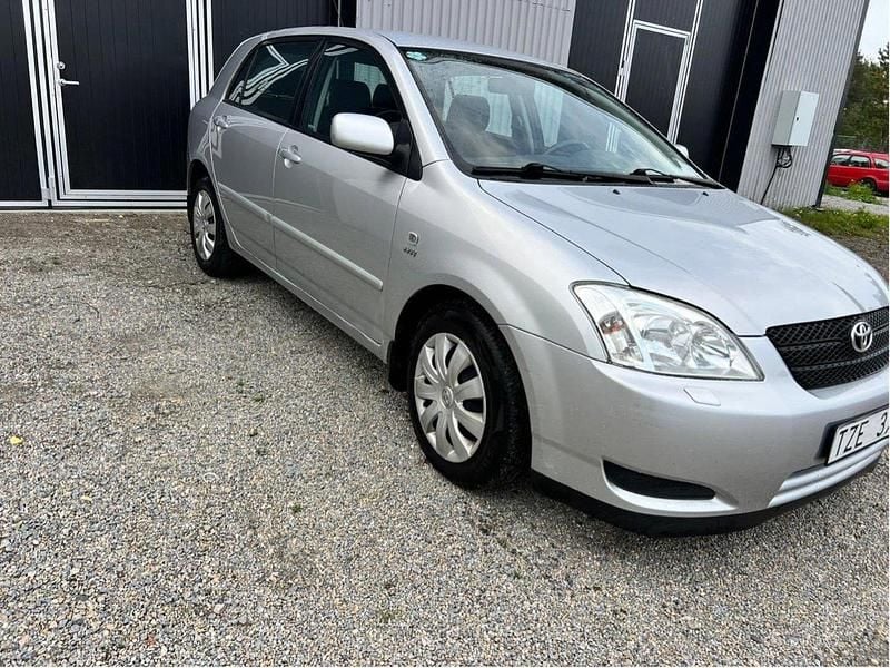 Begagnad 2003 Toyota Corolla Halvkombi | 44 900 kr (Dyr) - Bild 1/4