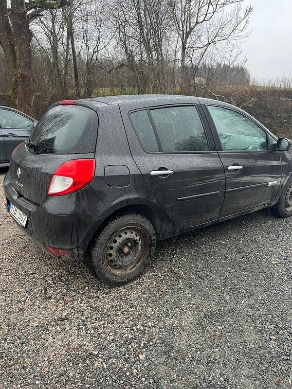 Begagnad Renault Clio R.S. 75 HK (55 kW) 2011 Halvkombi