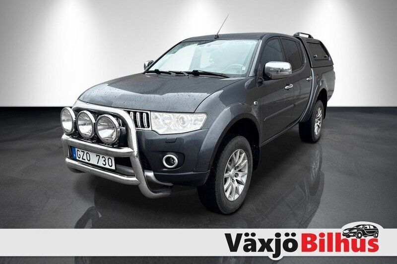 Mörkgrå (grå) Begagnad 2013 Mitsubishi L200 Pickup | 149 900 kr (Dyr) - Bild 1/3