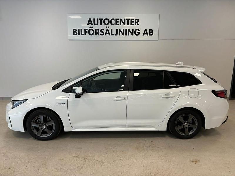 Vit Begagnad 2023 Suzuki Swace Kombi | 279 900 kr (Marknadspris) - Bild 1/4