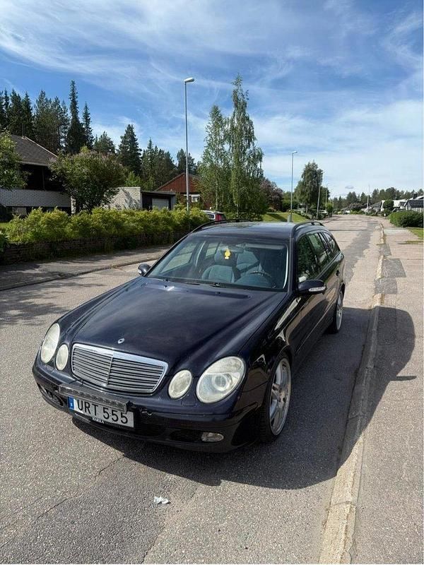 Blå Begagnad 2004 Mercedes E240 Kombi | 33 000 kr (Bra pris) - Bild 1/4