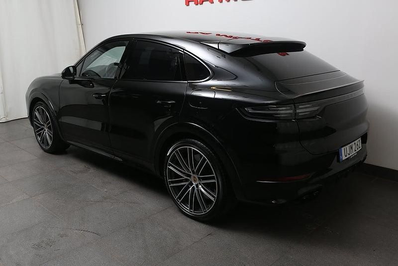 Begagnad Porsche Cayenne Turbo S 680 HK (500 kW) 2023 Svart SUV