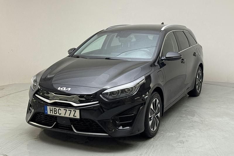Svart Begagnad 2022 Kia Ceed Advance | 220 000 kr - Bild 1/4
