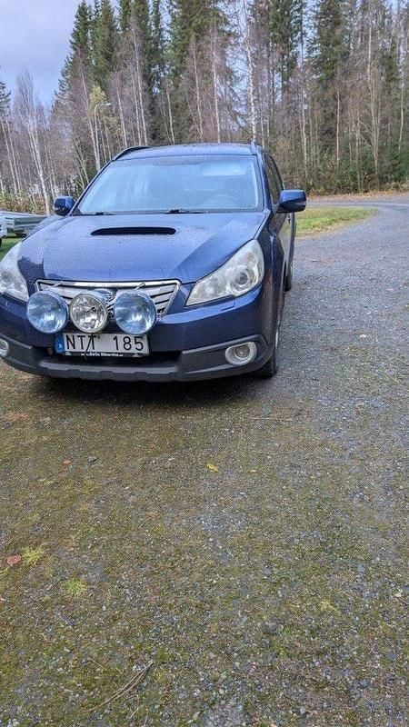 Blå Begagnad 2011 Subaru Outback SUV | 22 000 kr (Marknadspris) - Bild 1/2