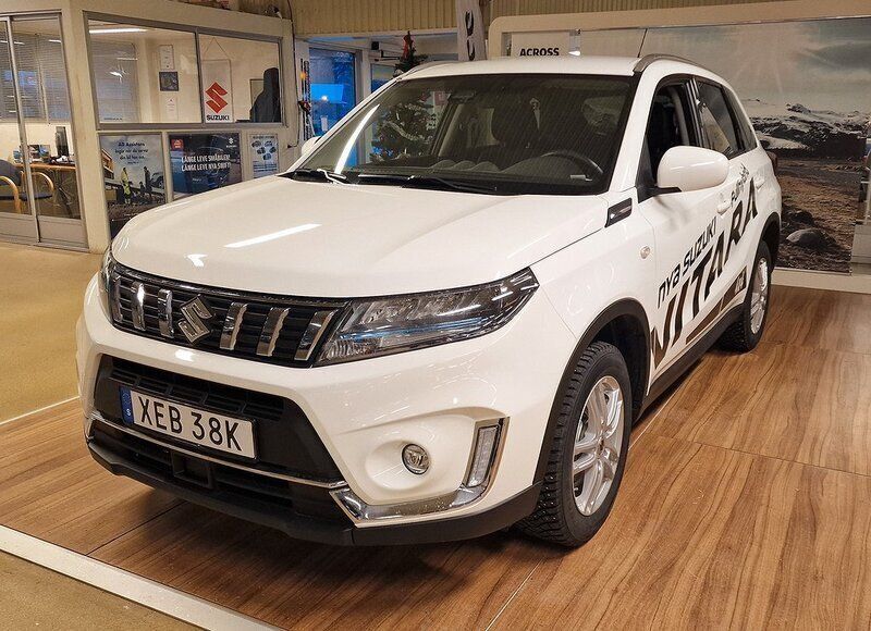 Vit Begagnad 2024 Suzuki Vitara SUV | 299 900 kr (Marknadspris) - Bild 1/4
