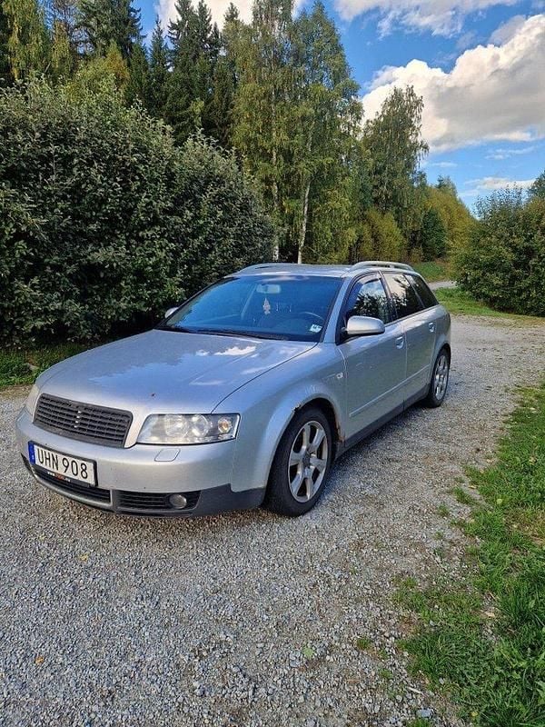 Silver Begagnad 2004 Audi A4 Kombi | 14 000 kr (Lite dyr) - Bild 1/4
