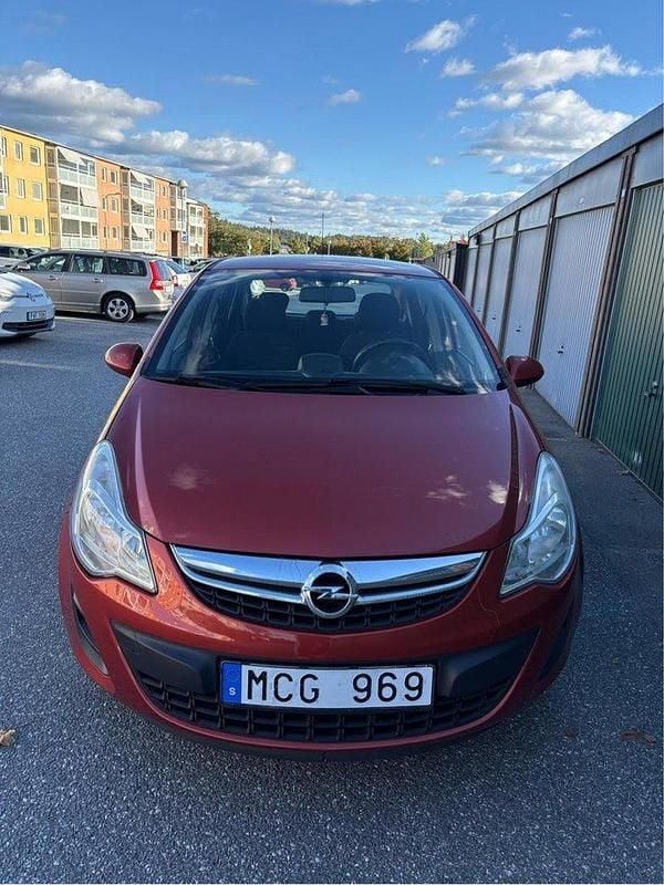 Brun Begagnad 2012 Opel Corsa Enjoy Halvkombi | 39 000 kr (Marknadspris) - Bild 1/4