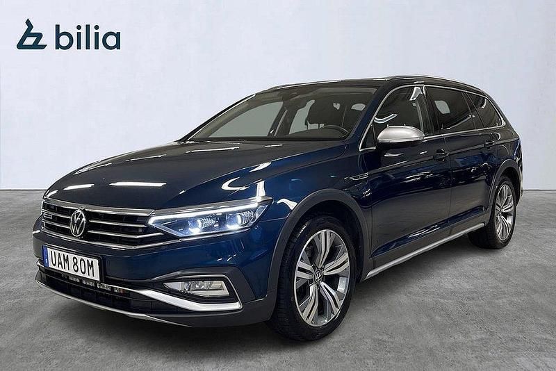 Blå Begagnad 2022 VW Passat Alltrack Kombi | 299 500 kr (Marknadspris) - Bild 1/4