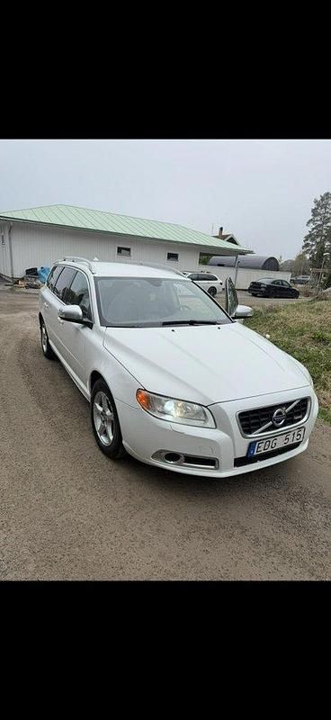Vit Begagnad 2010 Volvo V70 Summum Kombi | 75 000 kr (Bra pris) - Bild 1/2